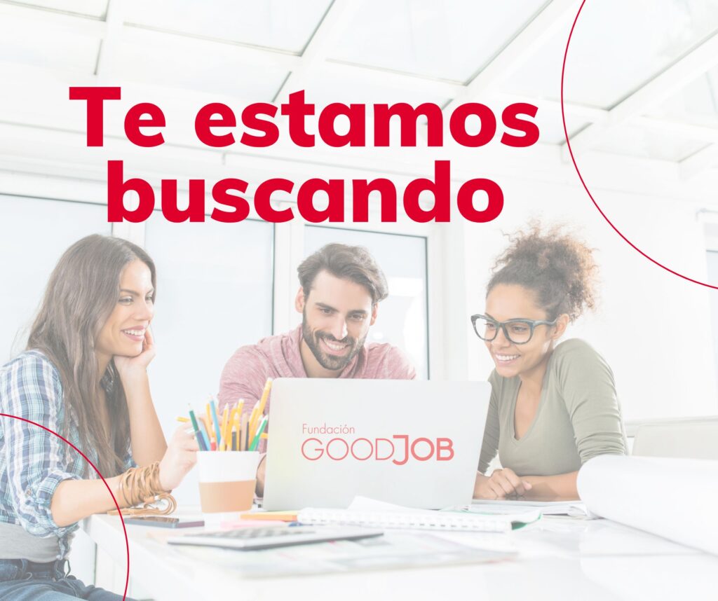 Imagen que promociona la convocatoria de la oferta laboral de la Fundación GoodJob, con el texto "Te estamos buscando" en rojo, mostrando a tres personas trabajando en una oficina