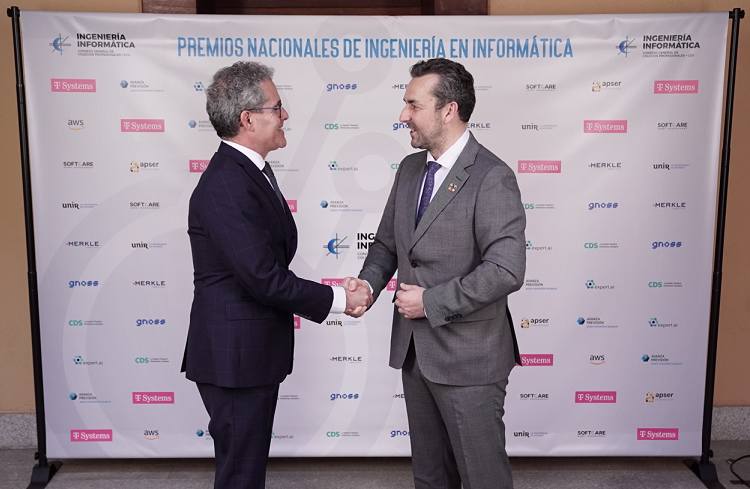 Imagen de la firma del convenio entre el Colegio Oficial de Ingenieros en Informática (CCII) y la Fundación GoodJob para fomentar la inclusión digital y laboral.