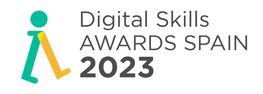 Logo de Digital Skills Awards Spain 2023 con un icono estilizado en verde y amarillo que representa una figura humana en movimiento, junto al texto del nombre del evento en gris sobre fondo transparente