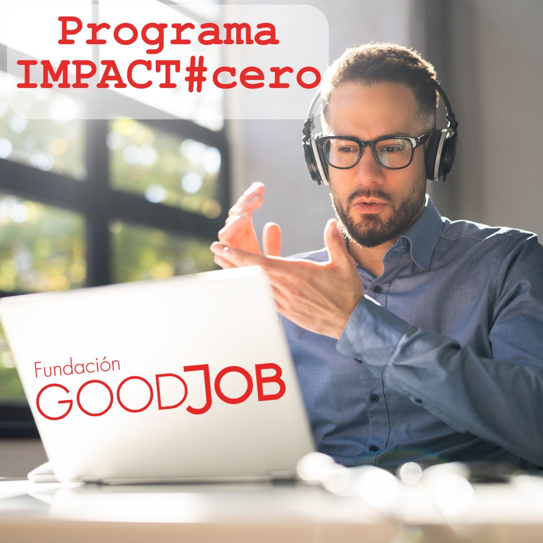 Imagen de participante en el programa IMPACT#cero, con una laptop de la Fundación GoodJob, participando en una clase de competencias digitales básicas